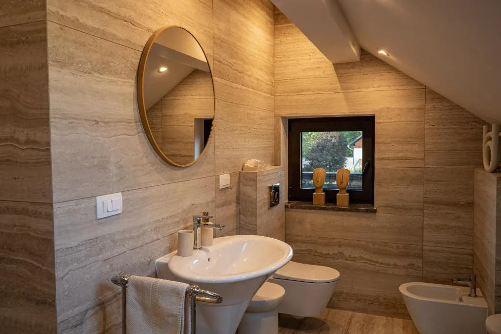 Space and decor at Maxis Penthouse Bled